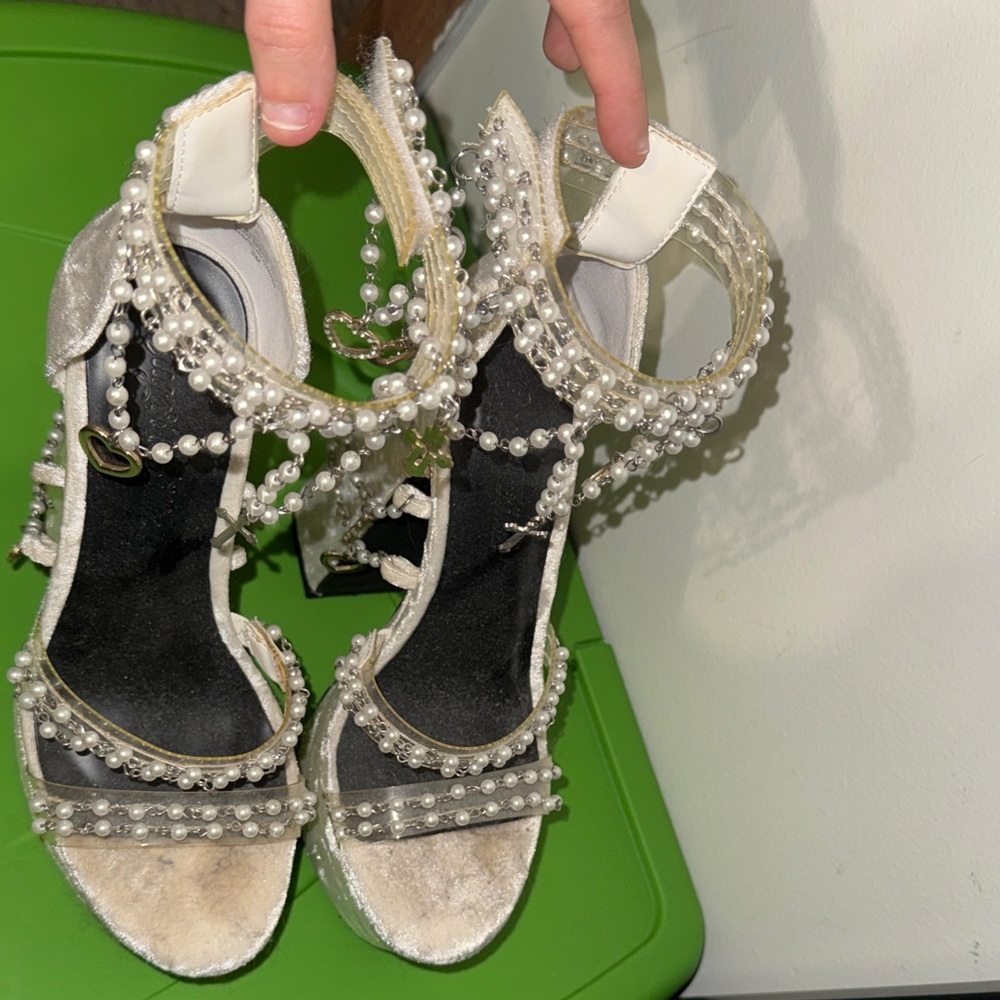 Elegant Pearl-Embellished Cream Platform Heels - Picture 4 of 5